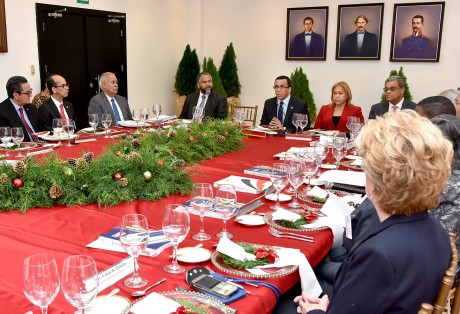  imagen Ministro Andr&eacute;s Navarro&nbsp;reunido con el Consejo Nacional de Educaci&oacute;n. 