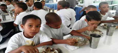  imagen Directora regional en Santiago garantiza calidad del almuerzo escolar 