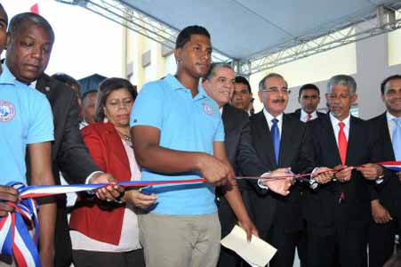  imagen Presidente Medina entrega dos nuevos centros educativos a la provincia Santo Domingo 