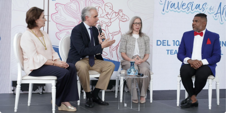  imagen Ministro de Educaci&oacute;n, Luis Miguel De Camps junto a Cecilia Garc&iacute;a, Ancell Scheker y Gerson Navarro 