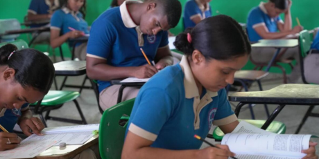  imagen Fotos de estudiantes en el aula 