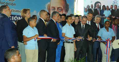  imagen Presidente Medina entrega 20 escuelas con 384 aulas en el Gran Santo Domingo 