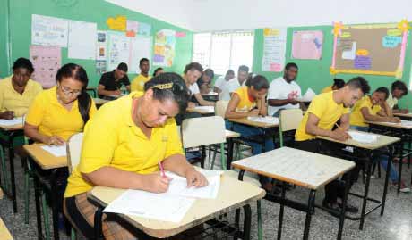  imagen Ministro de Educación instruye autoridades educativas que aseguren éxito de Pruebas Nacionales 