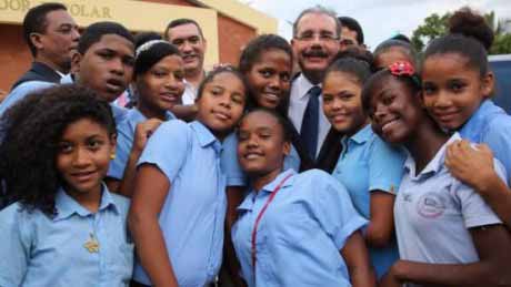  imagen Presidente Medina inaugura otras cuatro escuelas en provincia Santo Domingo; van 62 y más de 700 aulas en Tanda Extendida 