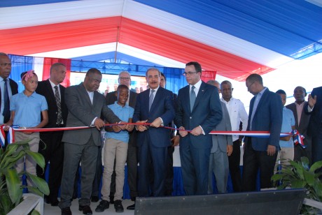  imagen Corte de cinta donde queda inaugurado el centro educativo del nivel primario&nbsp;Ulpina Gonz&aacute;lez M&eacute;ndez 
