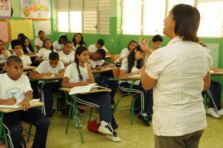  imagen Cantidad de maestros se incrementa un 25% tras aplicación del 4% del PIB a la educación 