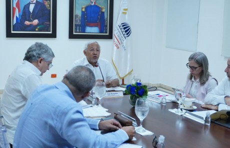  imagen Ministro de Educaci&oacute;n, &Aacute;ngel Hern&aacute;ndez reunido con los miembros del Consejo Nacional de Educaci&oacute;n.&nbsp; 