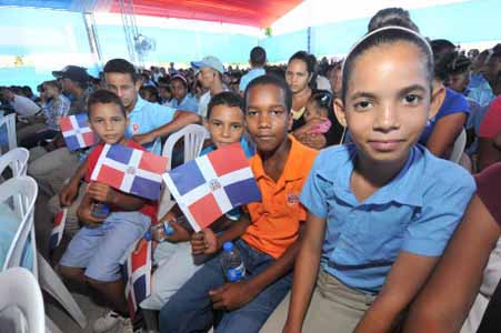  imagen Presidente Medina inaugura escuela de 22 aulas para 735 alumnos en Matanzas, Baní 