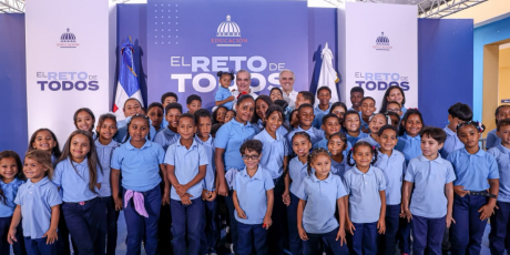  imagen Estudiantes en las nueva escuela en El Naranjal 