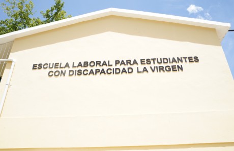 imagen Primera Escuela Laboral para Estudiantes con Discapacidad La Virgen, en el distrito municipal La Victoria. 