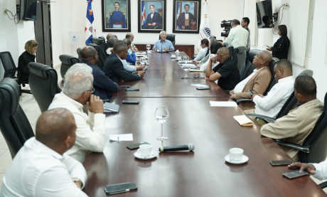  imagen Ministro de Educación, Ángel Hernández reunido con miembros de la Asociación Dominicana de Profesores (ADP).  