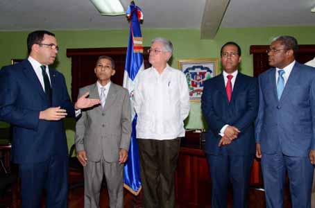 imagen Navarro resalta interés del presidente Medina en garantizar bienestar de maestros, en procura de la calidad educativa 