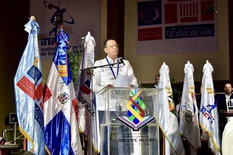  imagen Ministro en podio&nbsp;inaugurando de los IX Juegos Escolares Deportivos&nbsp; 