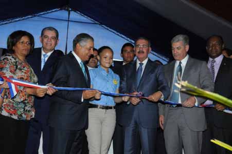  imagen Presidente Danilo Medina entrega la escuela de nivel Básico República de Cuba, en Villa Consuelo 